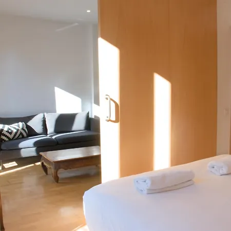 Sweet Bcn Rambla 48 Апартаменты *